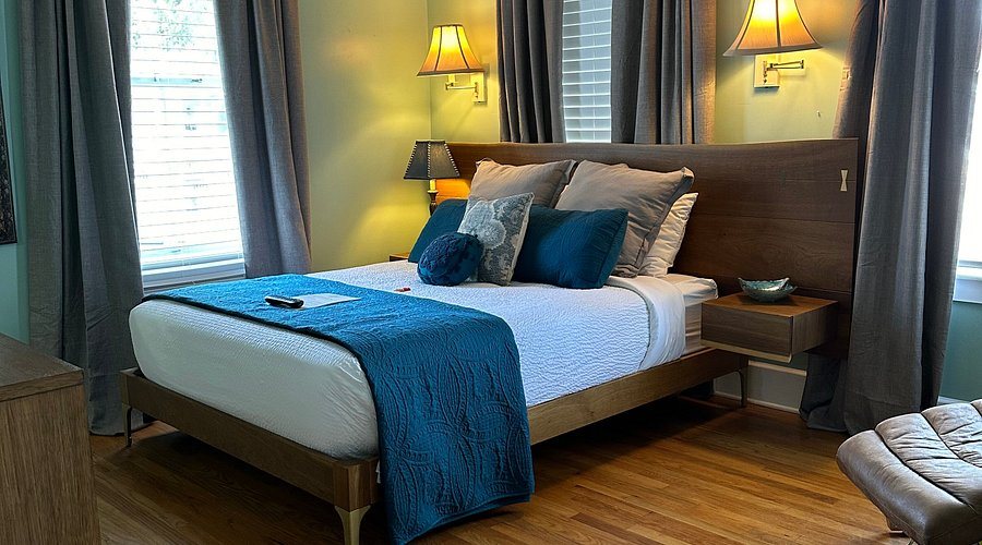 Carriage Way Centennial — Guest room