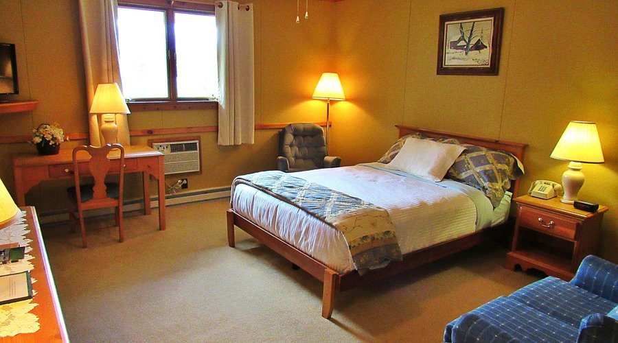 Carroll Motel Cottages — Guest room