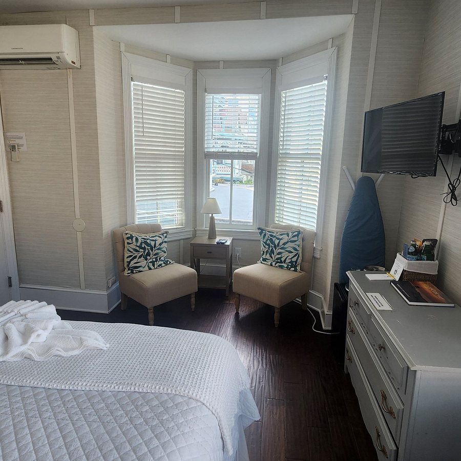 Carroll Villa Hotel — Guest room