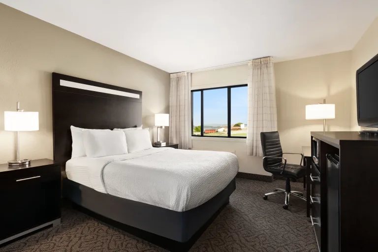 Carrollton Inn — Guest room