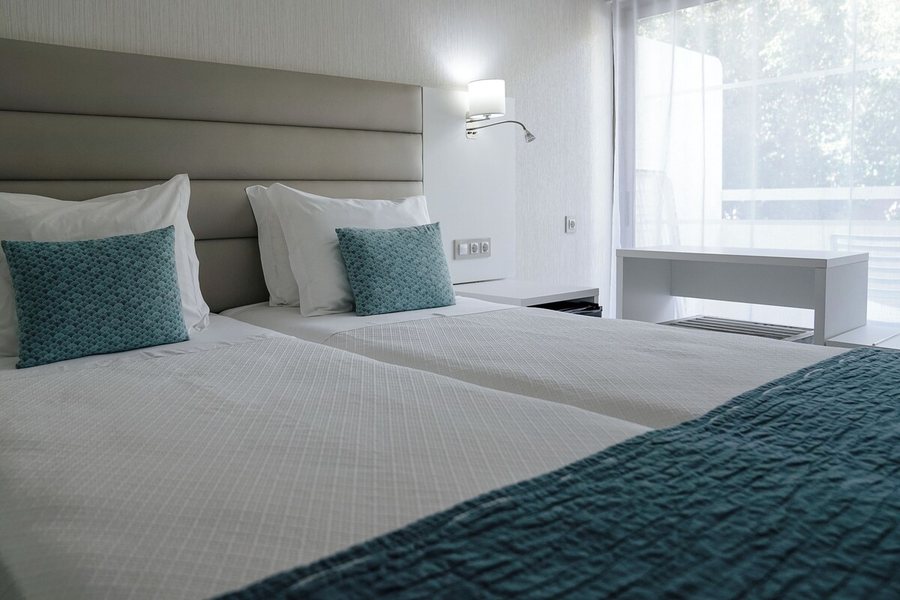 Carvi Beach Hotel — Guest room