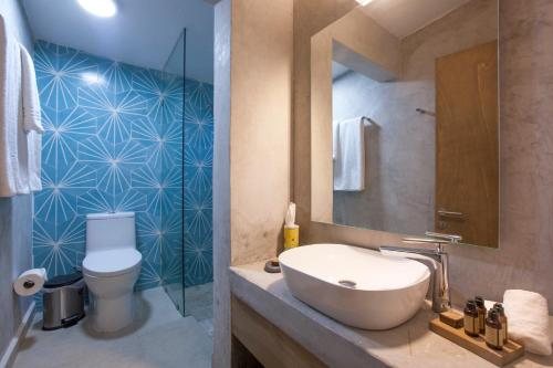 Casa Al Mar — Bathroom