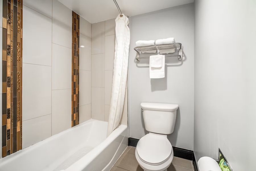 Casa Bella Inn Los Angeles California — Bathroom