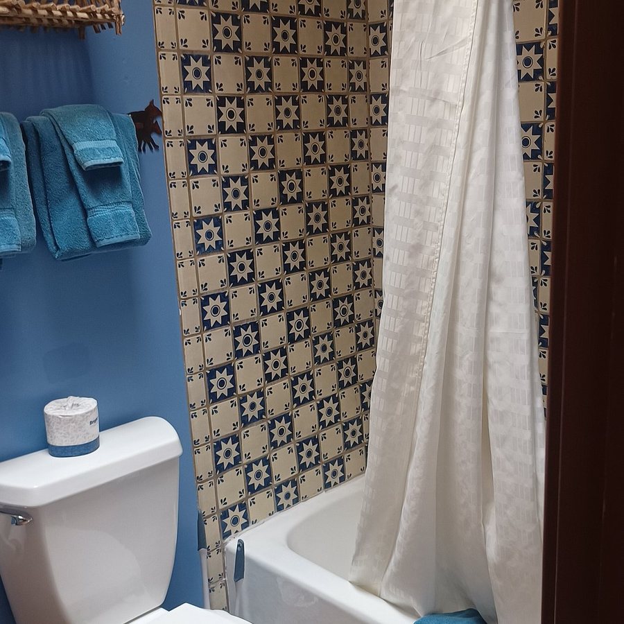 Casa Benavides Historic Inn Taos Taos County New Mexico — Bathroom