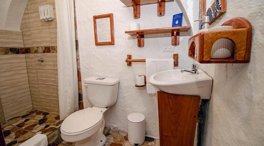 Casa Blanca Hotel Suites — Bathroom