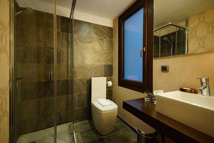 Casa Boutique Barcelona Catalonia — Bathroom