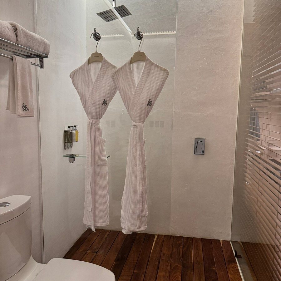 Casa Carmen — Bathroom