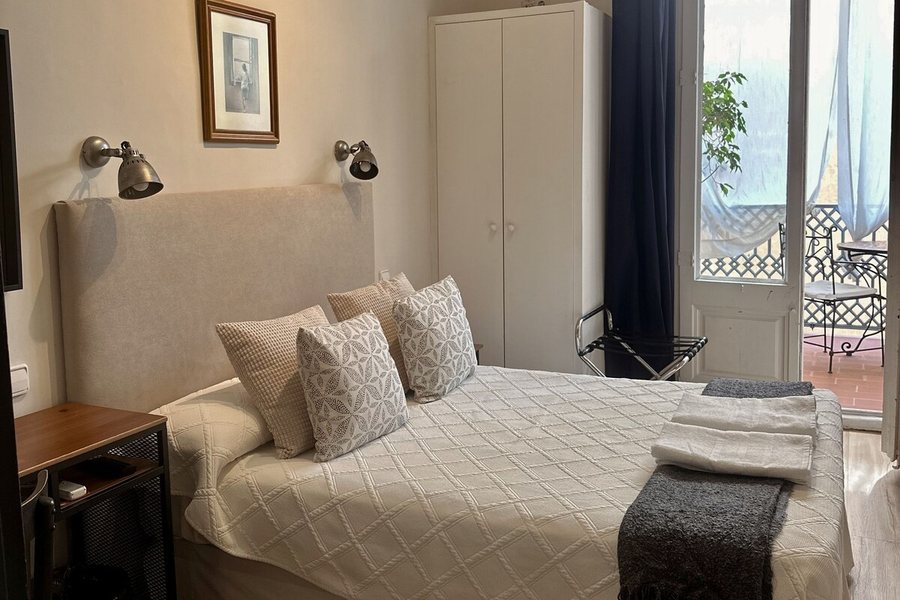 Casa Consell Gran Via Guest House Barcelona Catalonia — Guest room
