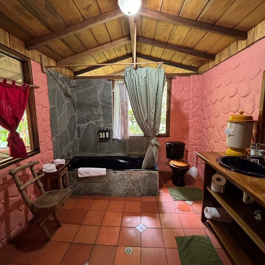 Casa De Vista Alta — Bathroom