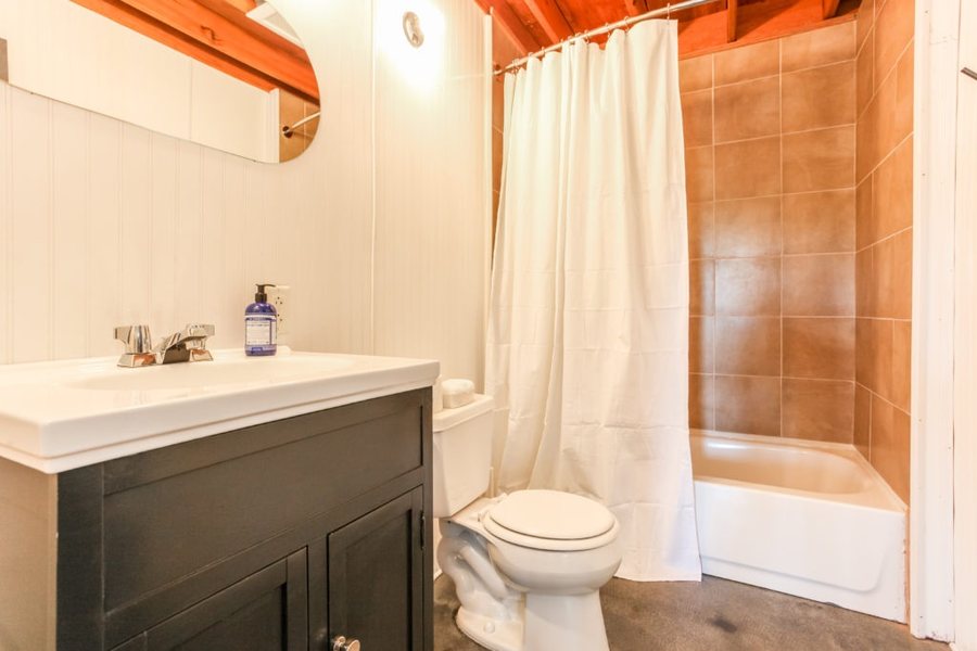 Casa del Sol Bed and Breakfast at Lake Travis — Bathroom