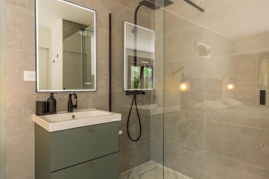 Casa Dina — Bathroom