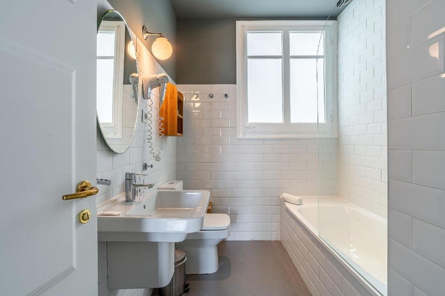 Casa Gracia Barcelona Catalonia — Bathroom