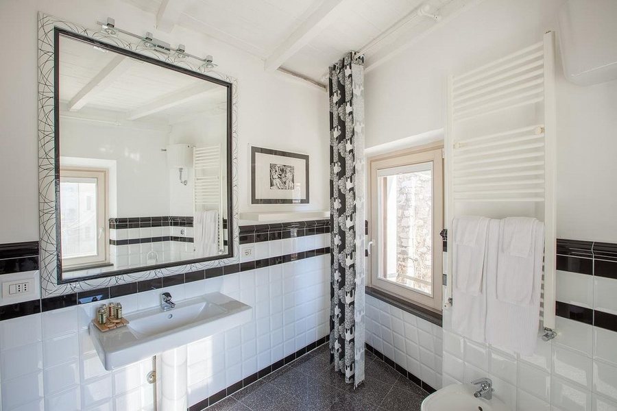Casa Gregorio — Bathroom