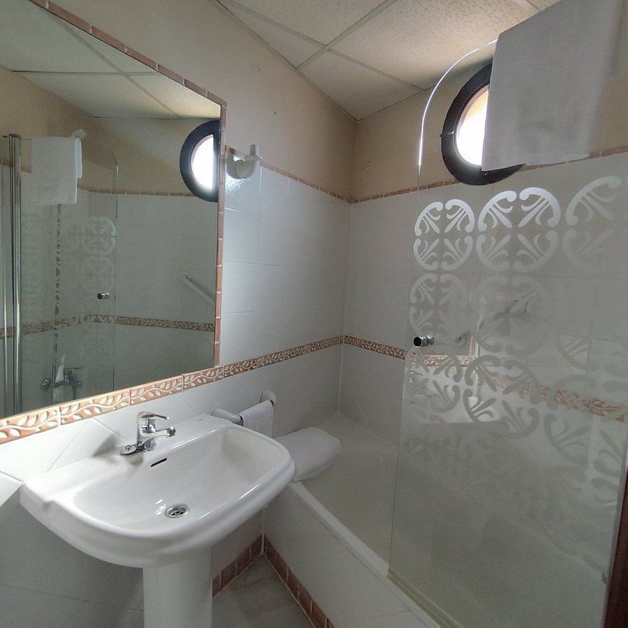 Casa La Nuez — Bathroom