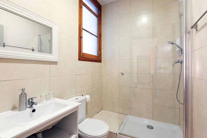 Casa Maca Guest House Barcelona Catalonia — Bathroom