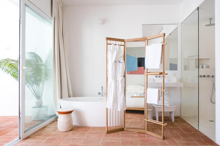 Casa Mae — Bathroom