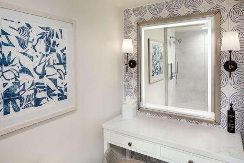 Casa Marina Key West Curio Collection by Hilton — Bathroom