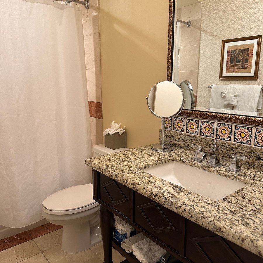 Casa Munras Garden Hotel Spa — Bathroom
