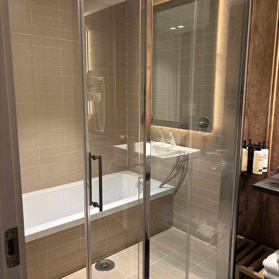 Casa nova Apartaments Barcelona Catalonia — Bathroom