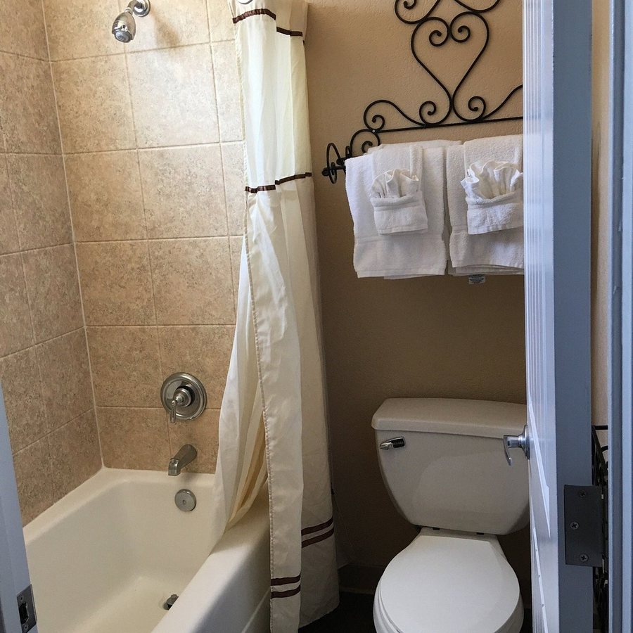 Casa Ojai Inn Book Direct and Save — Bathroom