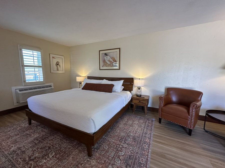 Casa Ojai Inn Book Direct and Save — Guest room