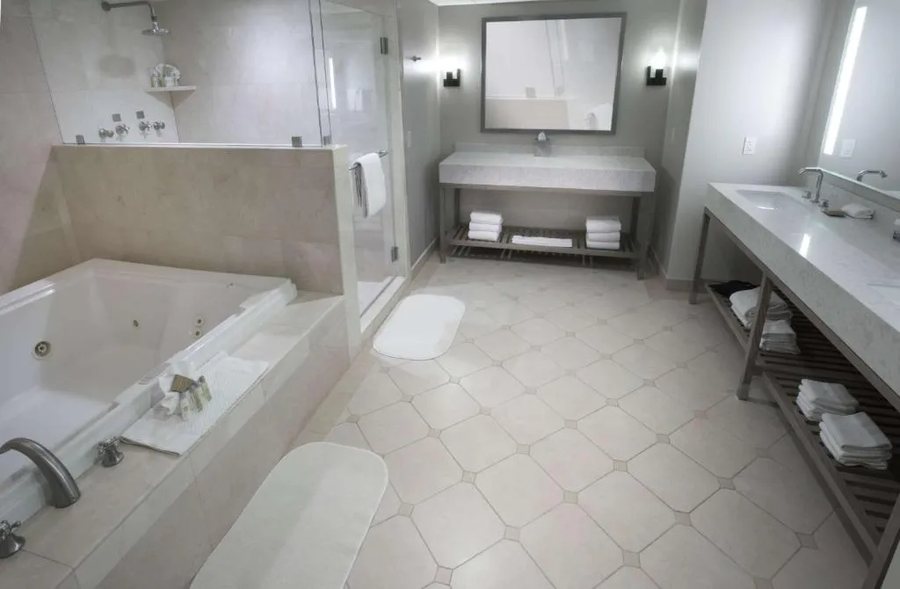 Casa Riviera — Bathroom