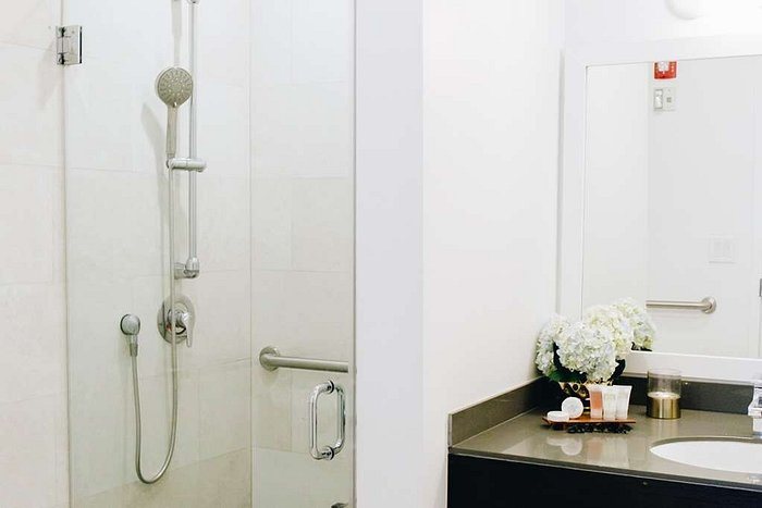 Casa Sofi Miami Beach Florida — Bathroom