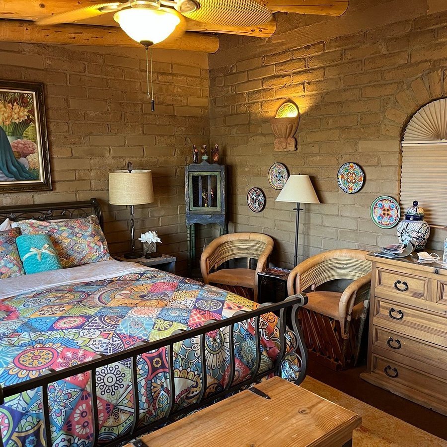 Casa Tierra Adobe Bed Breakfast — Guest room