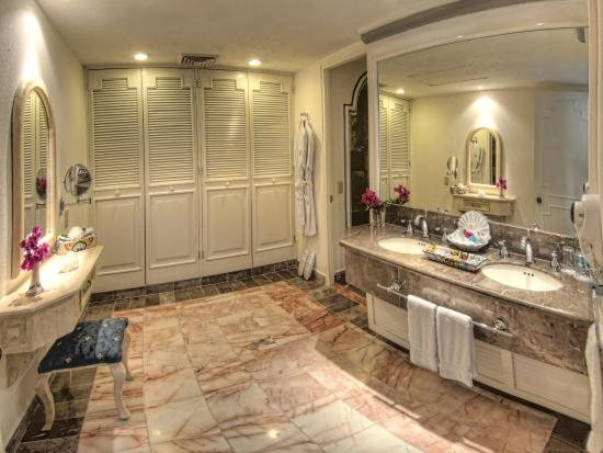 Casa Tortugas Boutique Hotel — Bathroom
