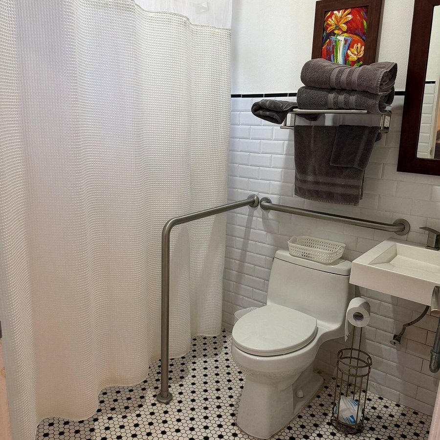 Casa Wilson Inn — Bathroom