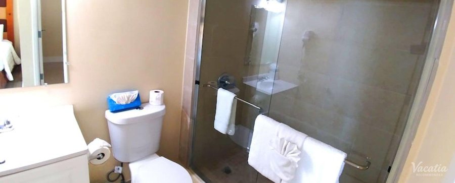 Casablanca Condominium Miami Beach Florida — Bathroom