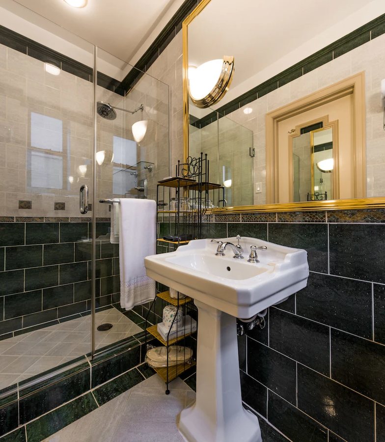 Casablanca Hotel By Library Hotel Collection New York City New York — Bathroom