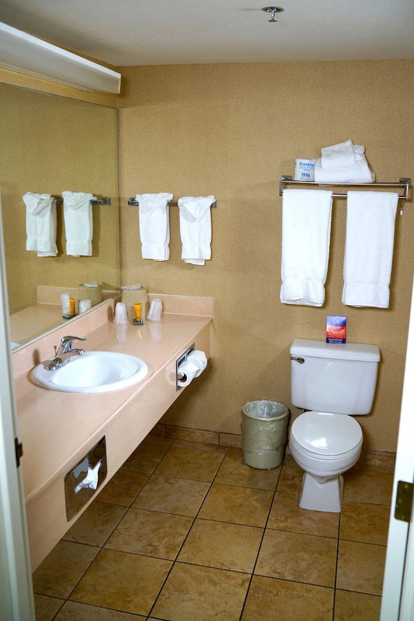 Casablanca Hotel — Bathroom