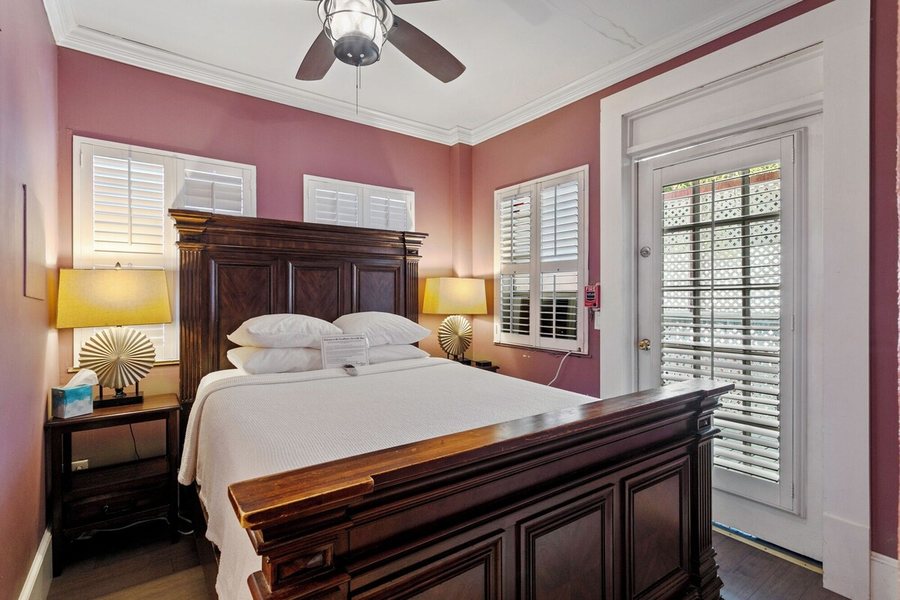 Casablanca Inn on the Bay — Guest room