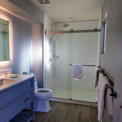 Casablanca Inn On The Beach — Bathroom