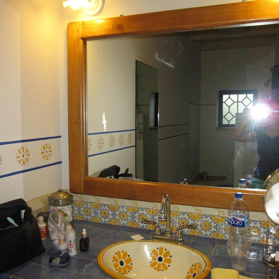 Casabuena Bed and Breakfast — Bathroom