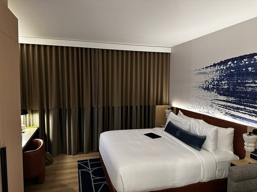 Cascade Hotel Kansas City a Tribute Portfolio Hotel — Guest room