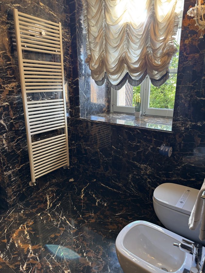 Castello Di Guarene — Bathroom