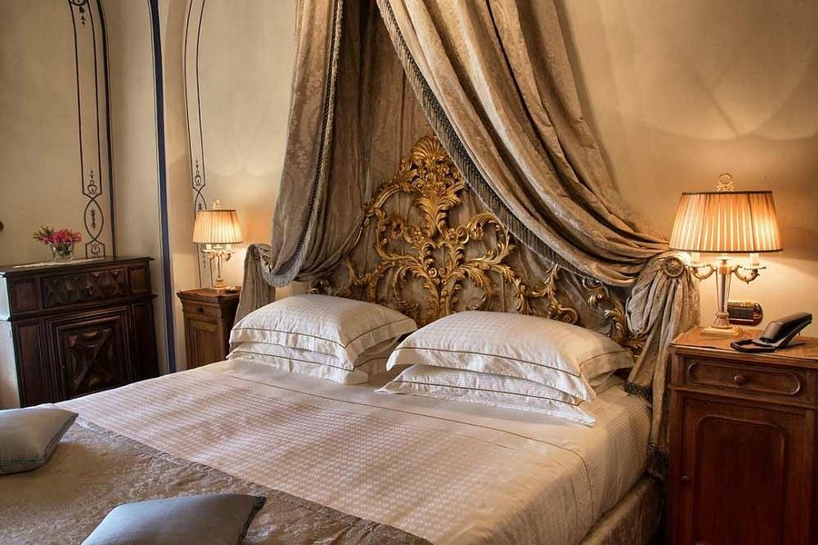 Castello Di Guarene — Guest room