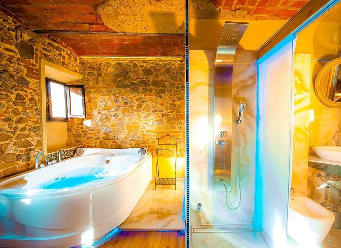 Castello di Montalbano — Bathroom