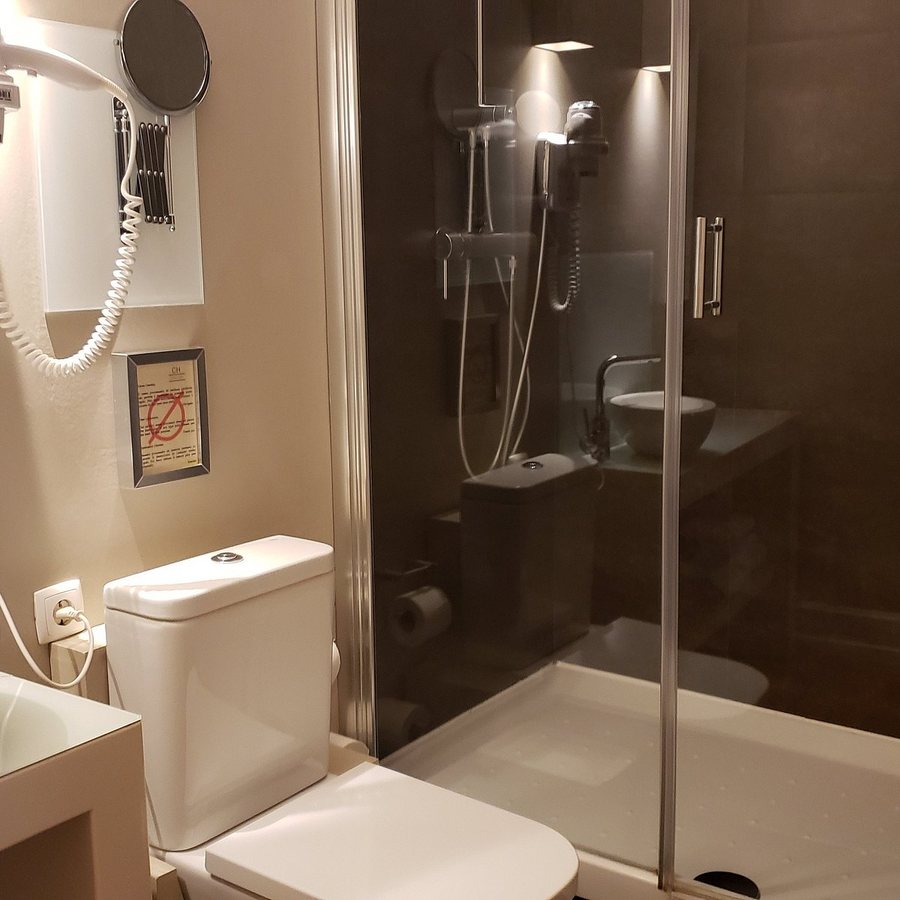 Castilho 63 — Bathroom