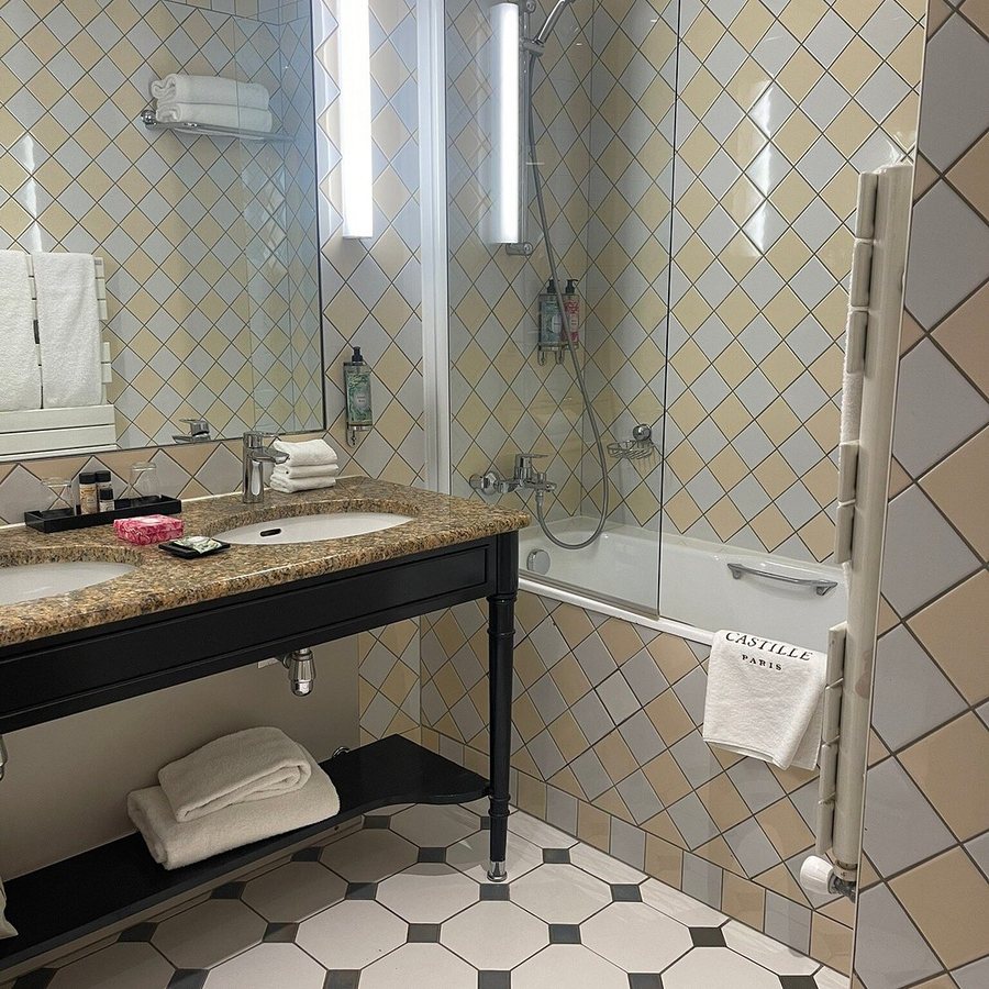 Castille Paris Starhotels Collezione — Bathroom