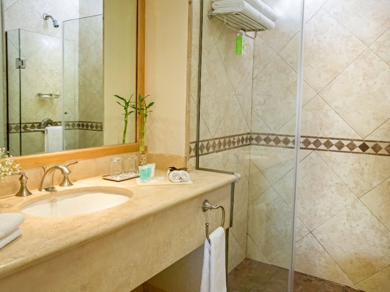 Castillo Blarney Inn — Bathroom