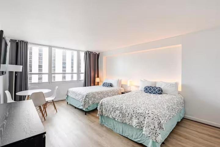 Castle Beach Club Apartments Miami Beach Florida — Guest room