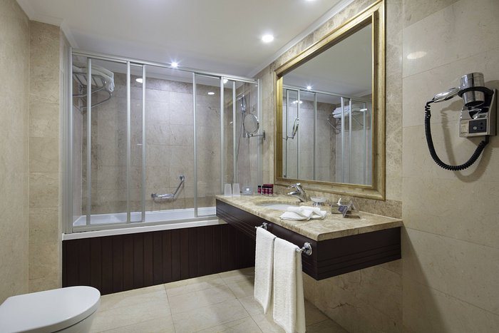 Castle Franco Suites Istanbul — Bathroom