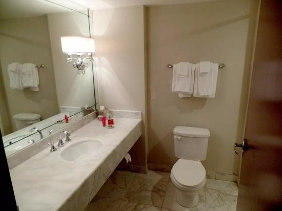 Castle Hotel Autograph Collection — Bathroom