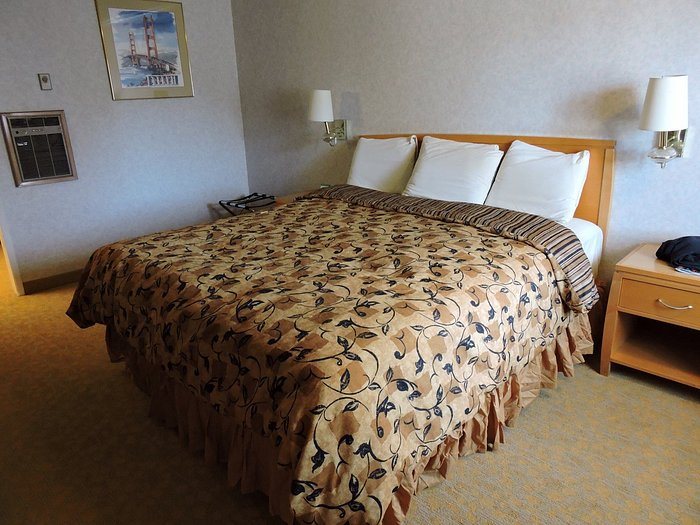 Castle Inn — Guest room