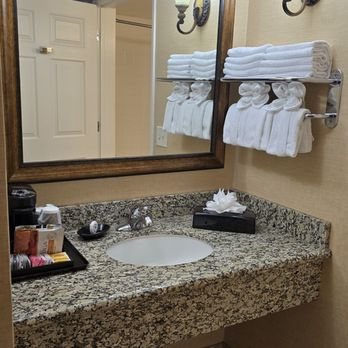 Castle Inn Suites — Bathroom