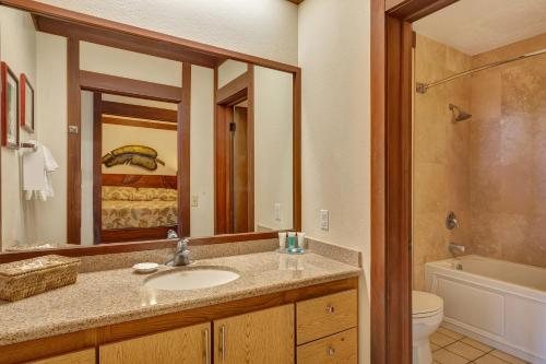 Castle Kiahuna Plantation The Beach Bungalows — Bathroom