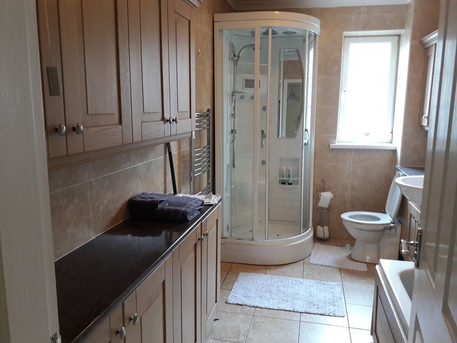 Castle View Guest House — Bathroom